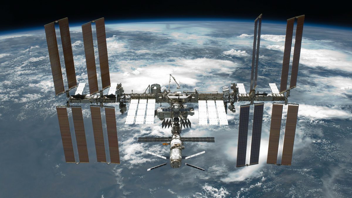 Stacja kosmiczna wykorzystująca zasilanie modułami fotowoltaicznymi